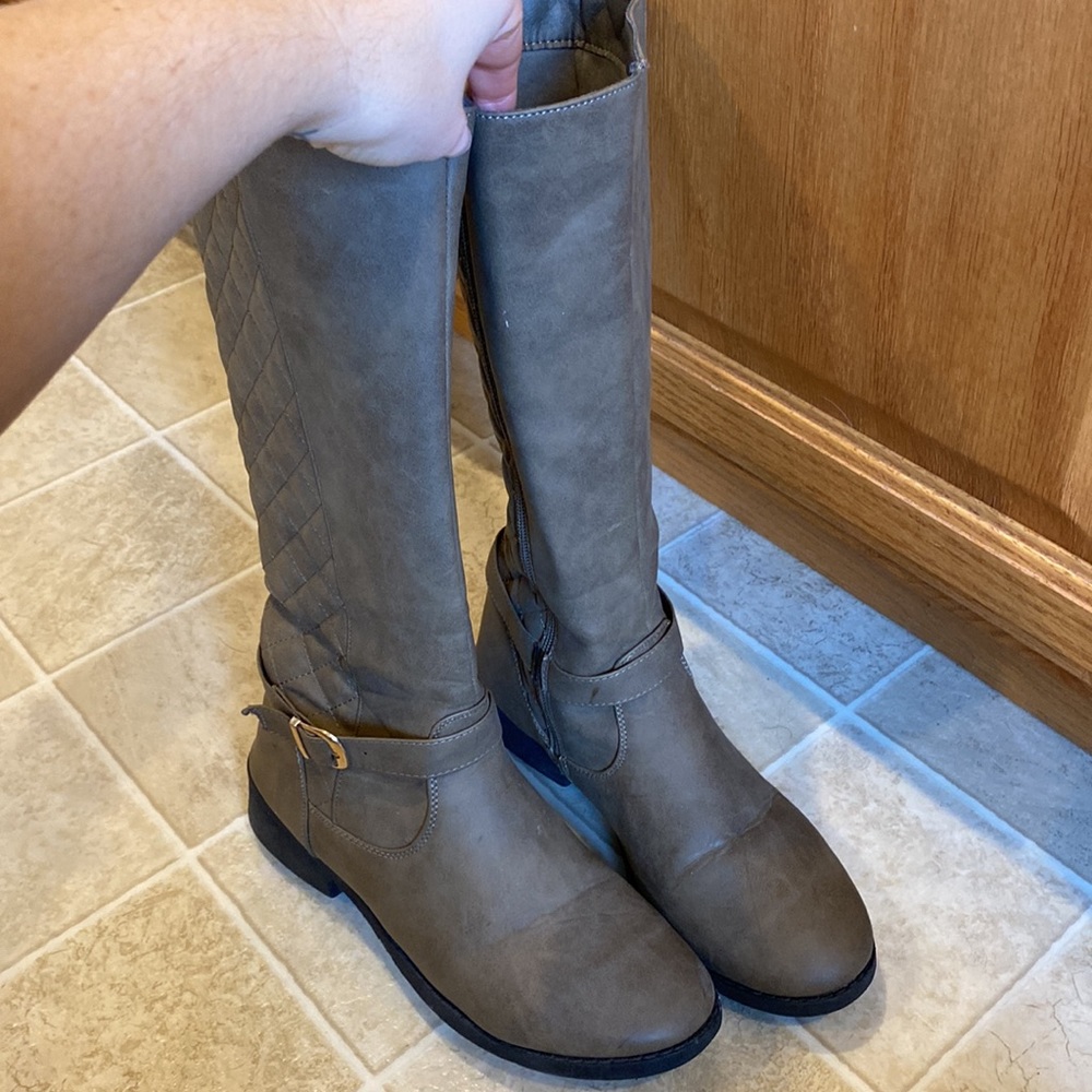 Tan boots - Picture 3 of 5